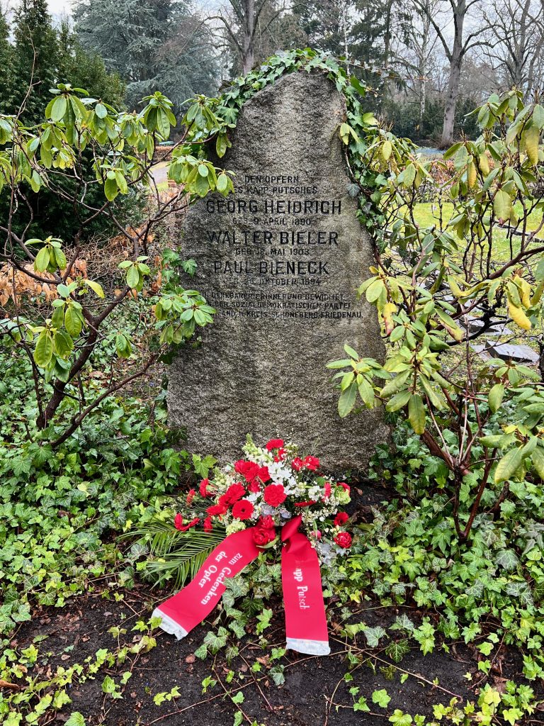 Foto der Grabstätte auf den Friedhof im Lindenhof 